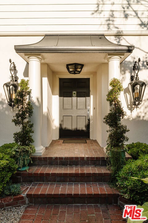 1130 Sierra Alta Way