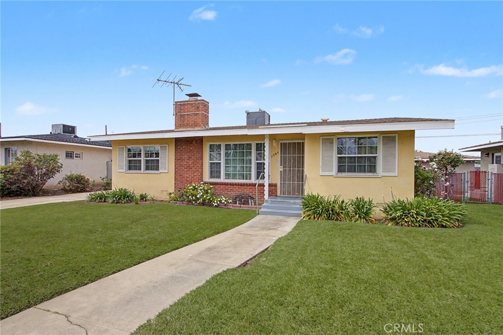 1045 Casa Hermosa