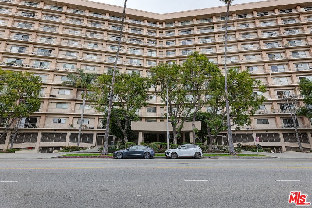 Photo of 100 S Doheny Drive #223, Los Angeles, CA 90048 (MLS # 25618873)