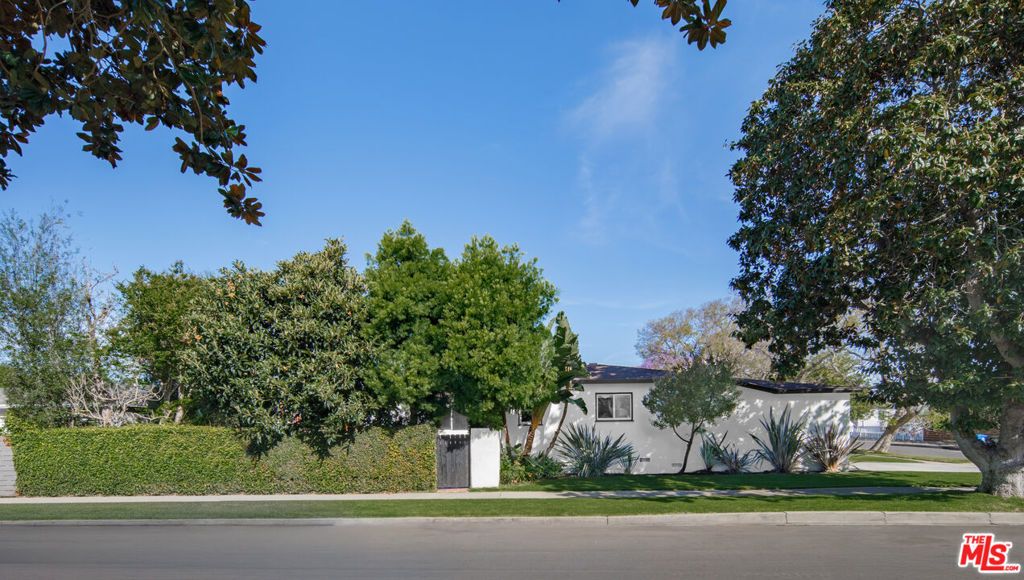 Photo of 2821 Colby Avenue, Los Angeles, CA 90064 (MLS # 26674541)