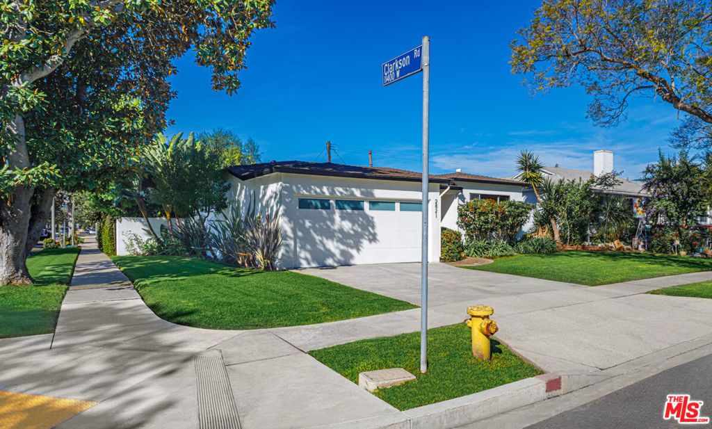 Photo of 2821 Colby Avenue, Los Angeles, CA 90064 (MLS # 26674541)