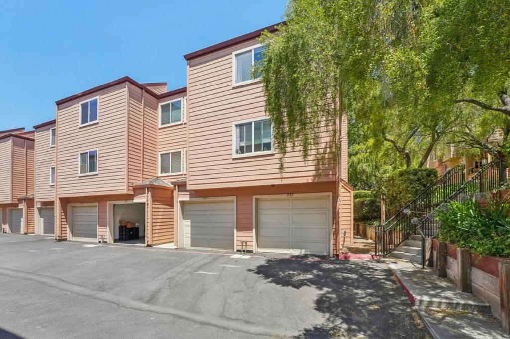 255 Sumba Court