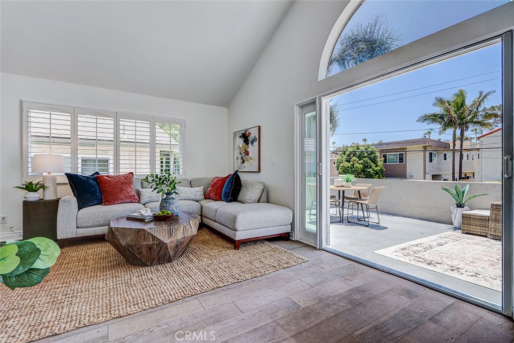 1909 Mathews Avenue A