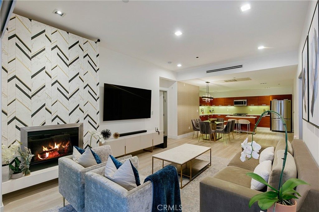 Photo of 6735 Yucca Street #107, Los Angeles, CA 90028 (MLS # SR25268365)