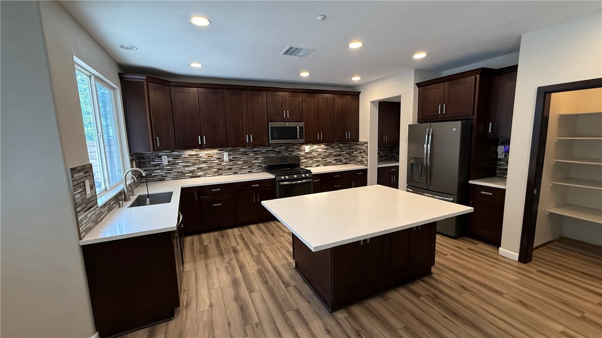 1571 Foothill