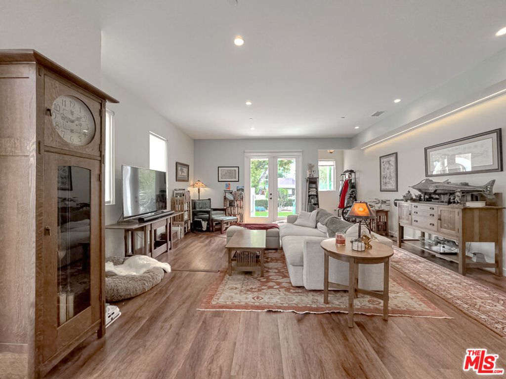 listing image 130725464596503256979