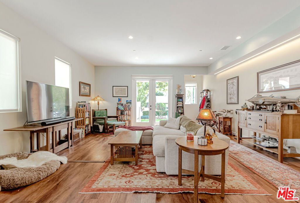 listing image 130728126237383635079