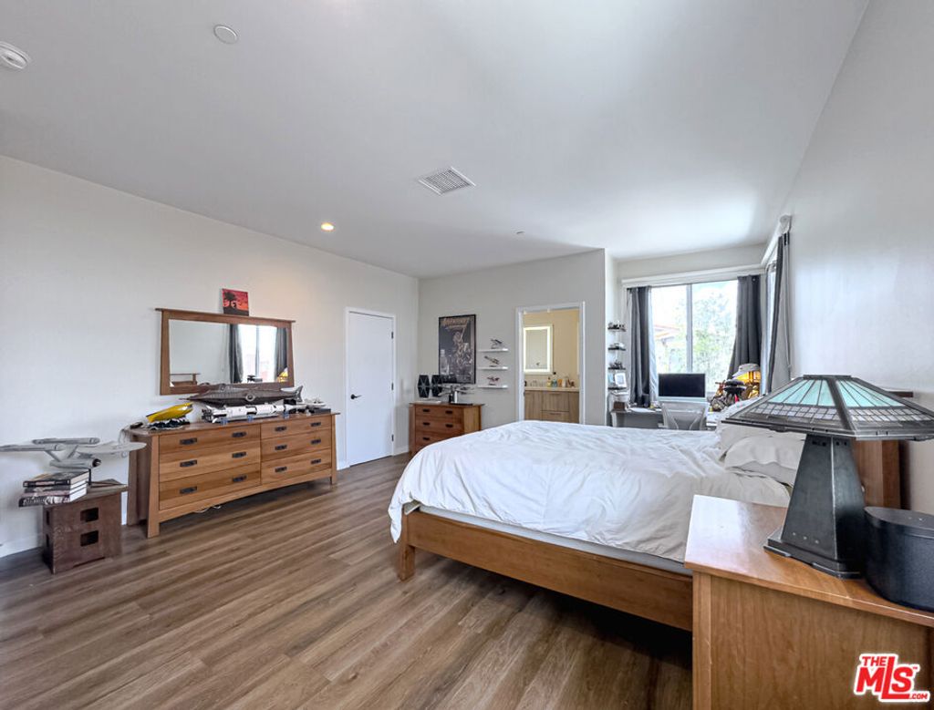 listing image 130729738744083033377