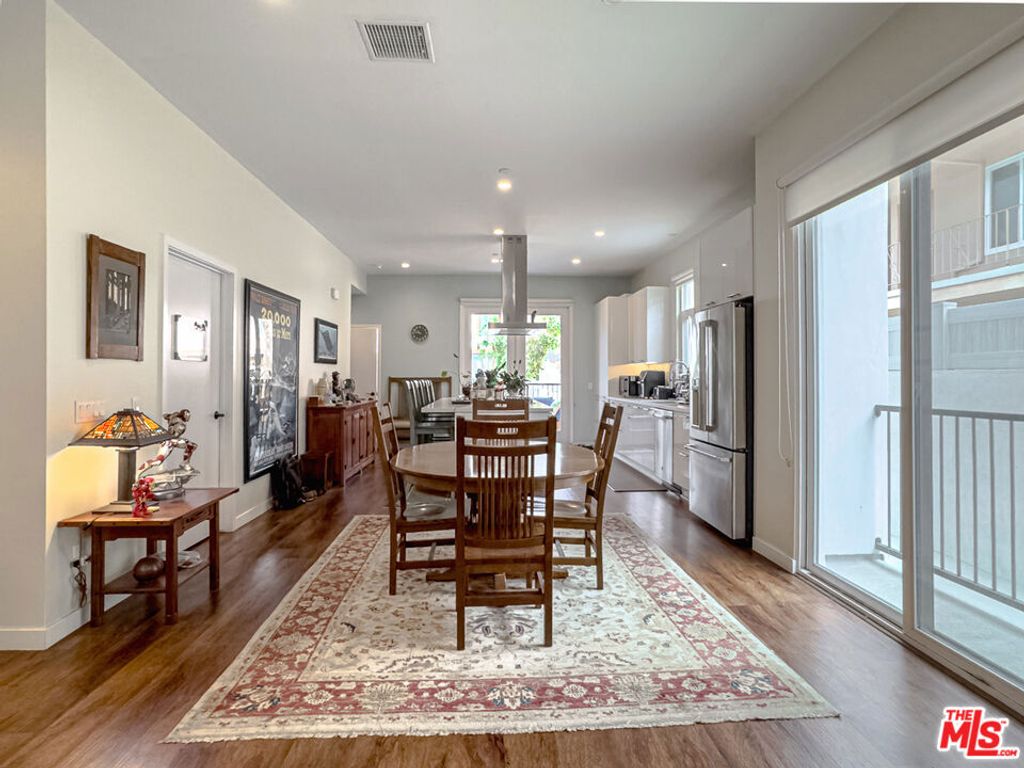 listing image 130722058176798811367