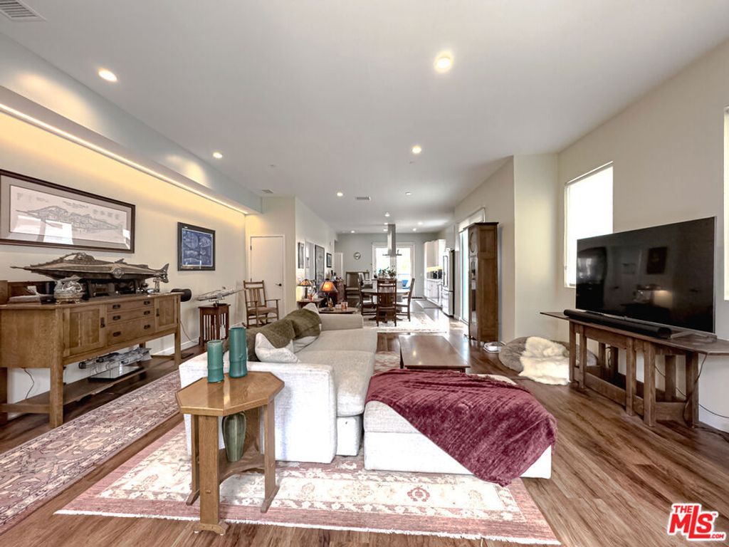 listing image 130725652596374591582