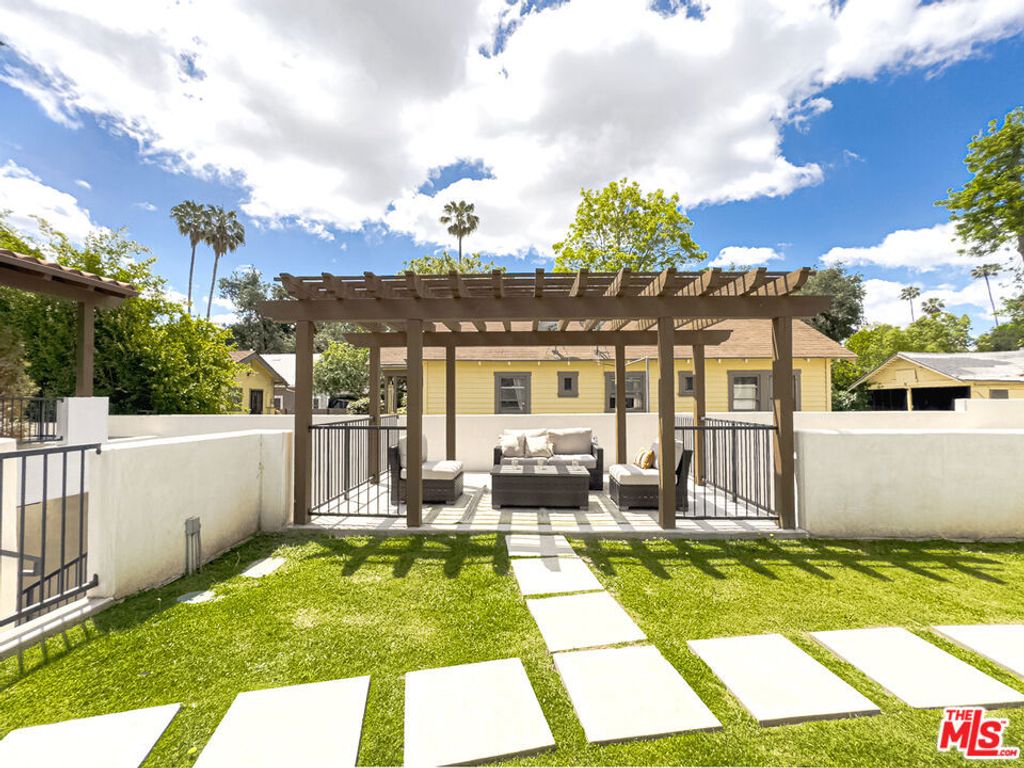 listing image 130727423604561109029