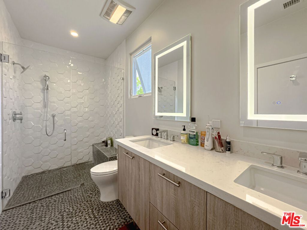 listing image 130723073915380774564