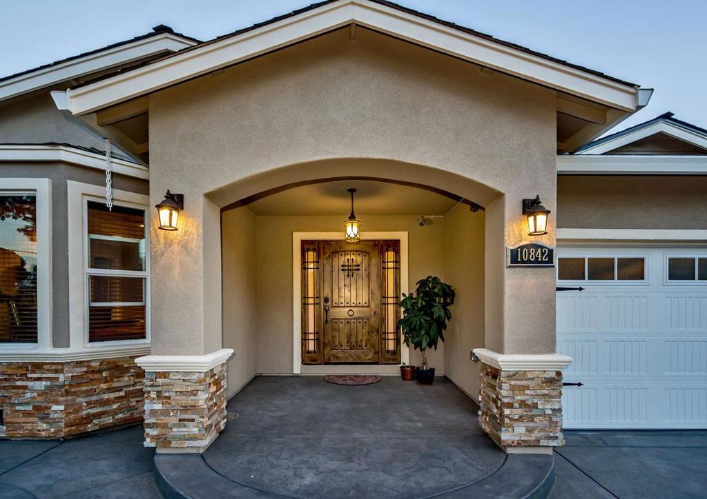 10842 E Estates Drive