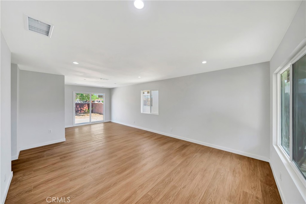 45514 11th Street W
