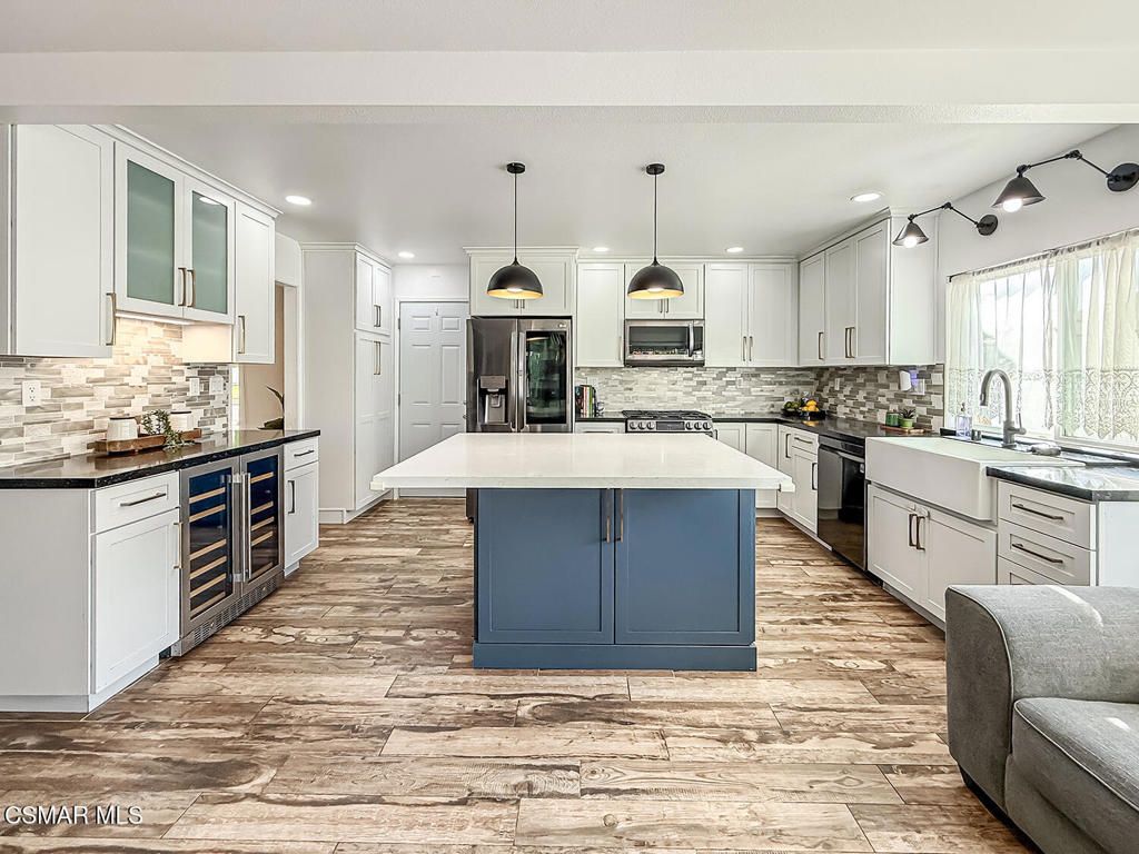 Photo of 2239 Mcdonald Street, Simi Valley, CA 93065 (MLS # 226000665)