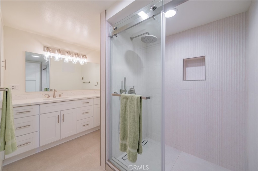 13902 Thunderbird 8J