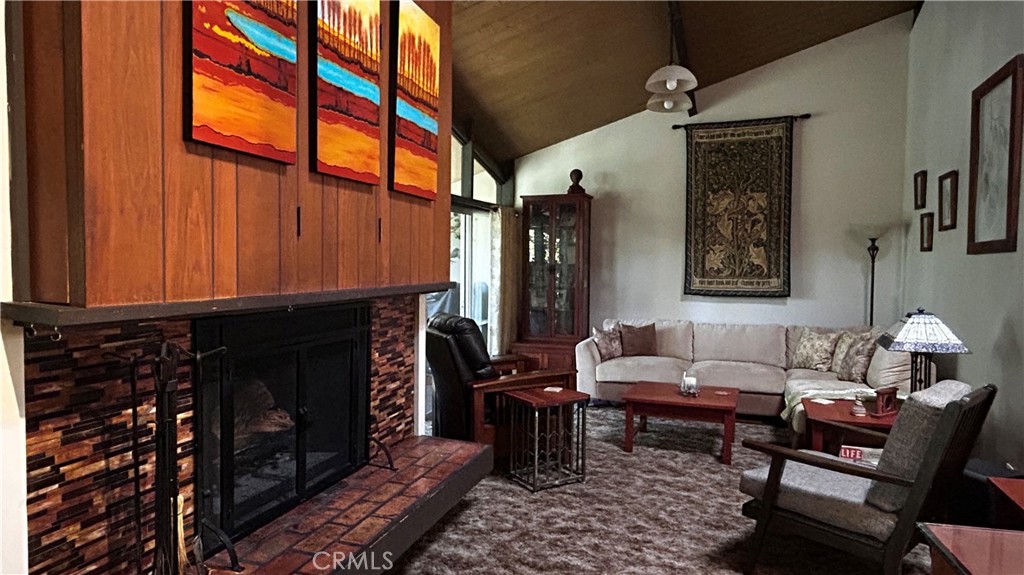 872 Sierra Vista Drive