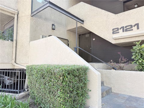 Photo of 2121 Scott Road #104, Burbank, CA 91504 (MLS # GD26212961)