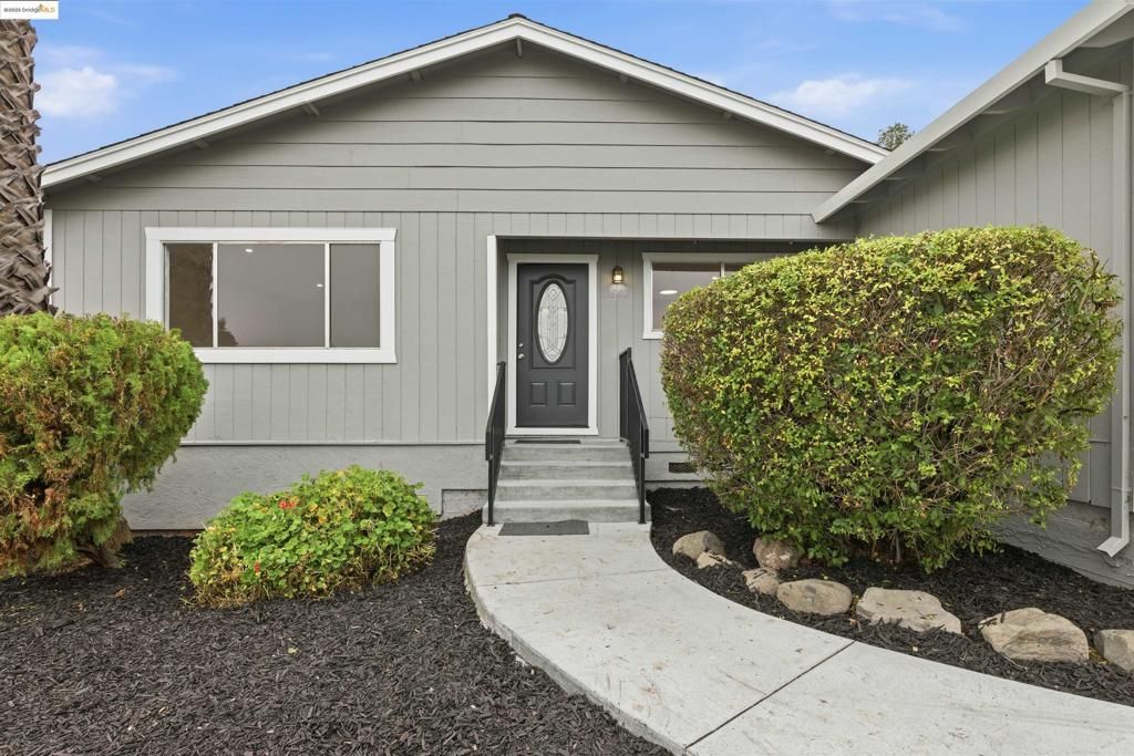 Photo of 3640 Sun View Terrace Ter, Concord, CA 94520 (MLS # 41118248)