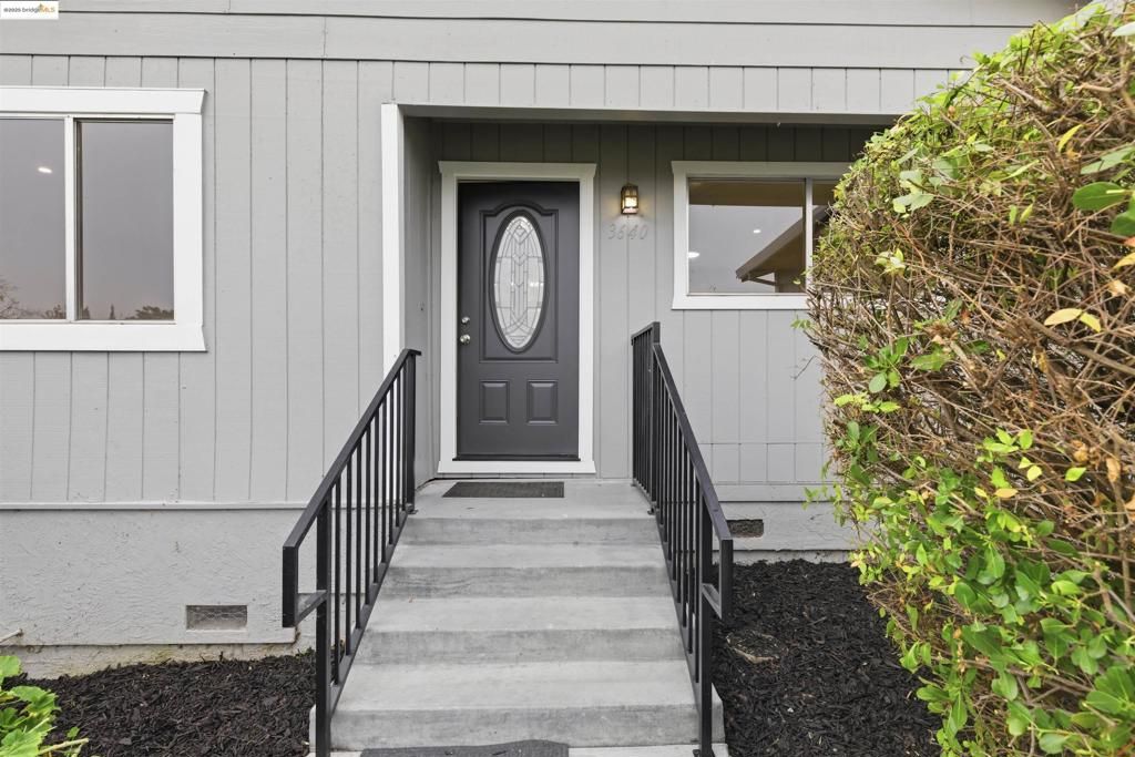 Photo of 3640 Sun View Terrace Ter, Concord, CA 94520 (MLS # 41118248)