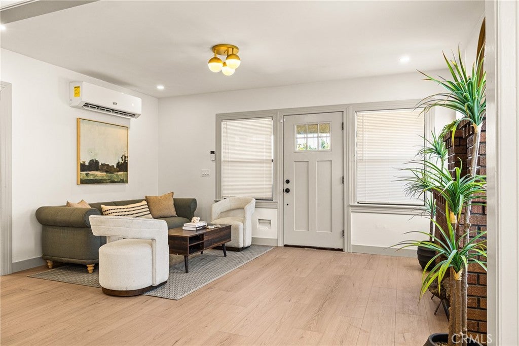 1132 W 56th
