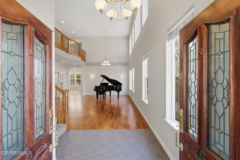 1775 Red Robin Place