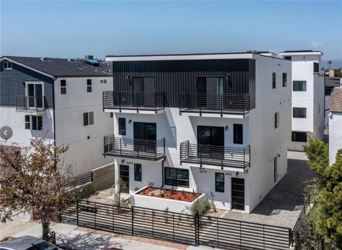 Photo of 4643 W 18th Street, Los Angeles, CA 90019 (MLS # BB26054141)