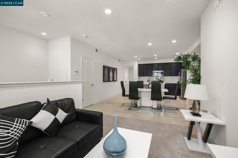 Photo of 38976 Primula Ter Ter, Newark, CA 94560 (MLS # 41114580)