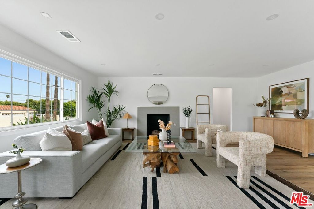 Photo of 5192 Orange Place, Los Angeles, CA 90008 (MLS # 25598367)