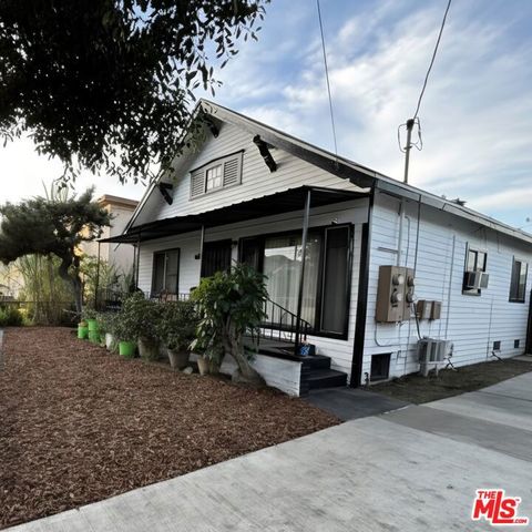 Photo of 635 W 51st Street, Los Angeles, CA 90037 (MLS # 26643269)