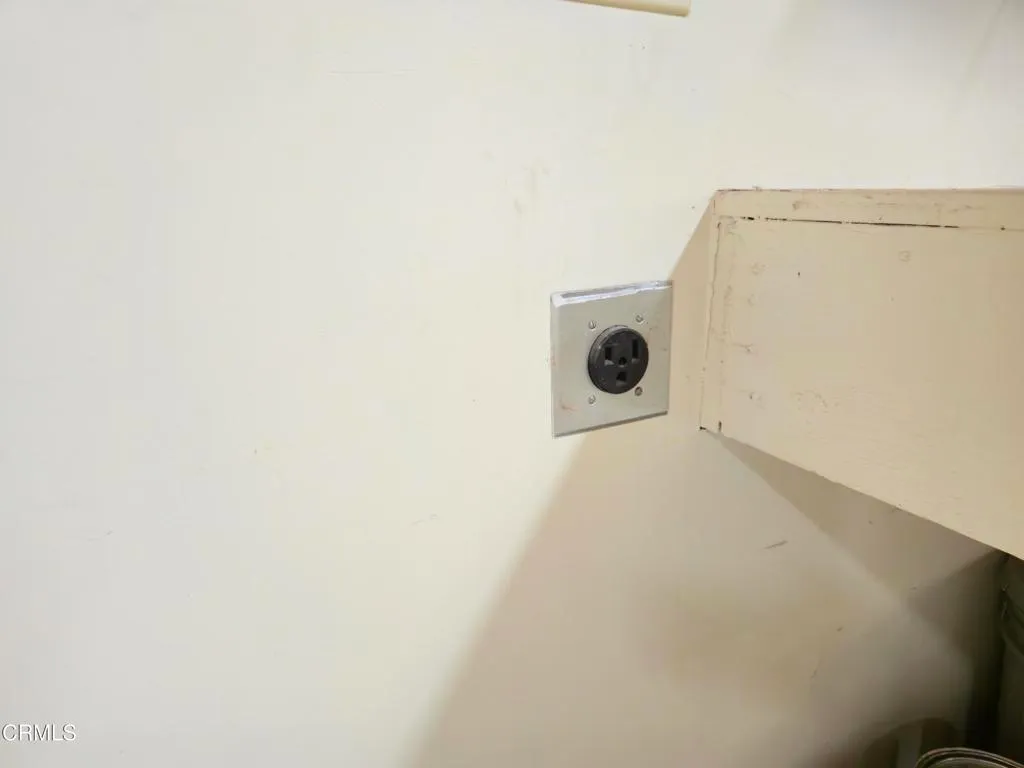 Tujunga, California 91042, United States, 2 Bedrooms Bedrooms, ,2 BathroomsBathrooms,Residential,Active,194155