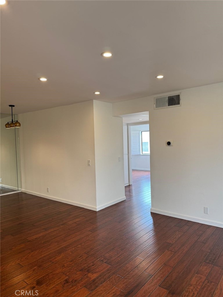 17800 Burbank 204