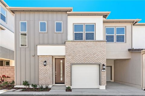 Photo of 214 Denali, Lake Forest, CA 92630 (MLS # LG25238817) Photo of 214 Denali, Lake Forest, CA 92630 (MLS # LG25238817)