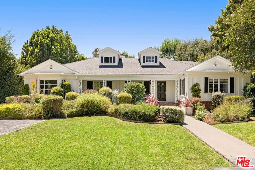 Photo of 4825 Woodley Avenue, Los Angeles, CA 91436 (MLS # 26858411)