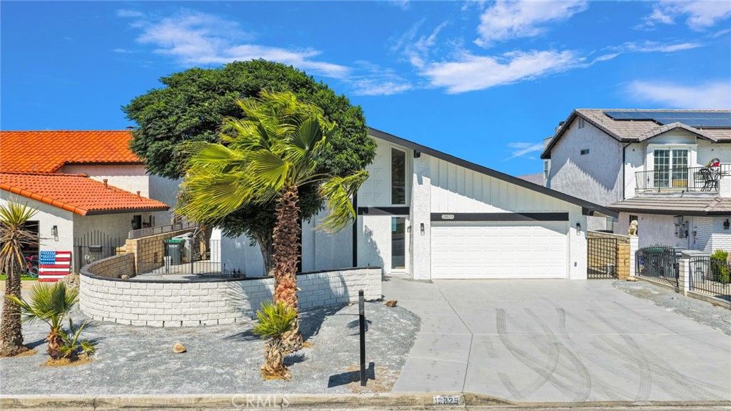 Photo of 13825 Spring Valley PKWY, Victorville, CA 92395 (MLS # CV26117404)