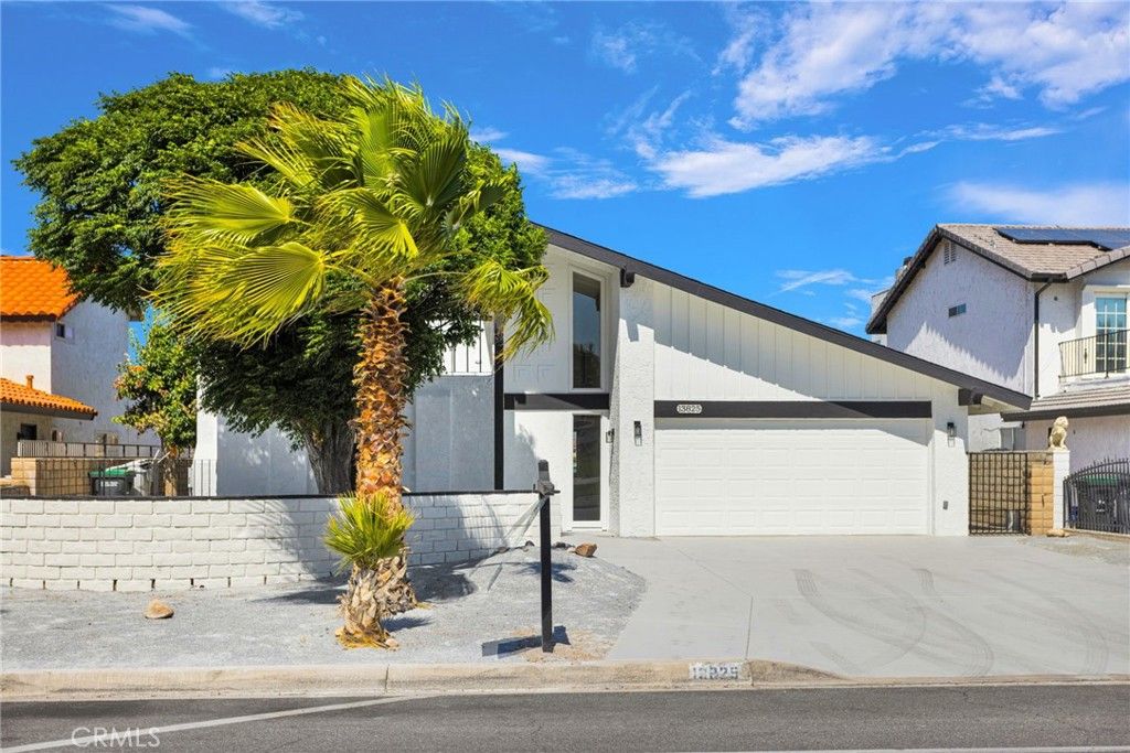 Photo of 13825 Spring Valley PKWY, Victorville, CA 92395 (MLS # CV26117404)