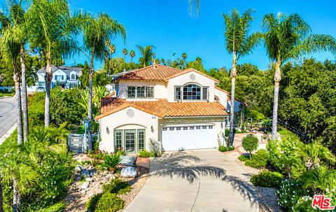 Photo of 918 Puesta Del Sol, Thousand Oaks, CA 91360 (MLS # 26860497)
