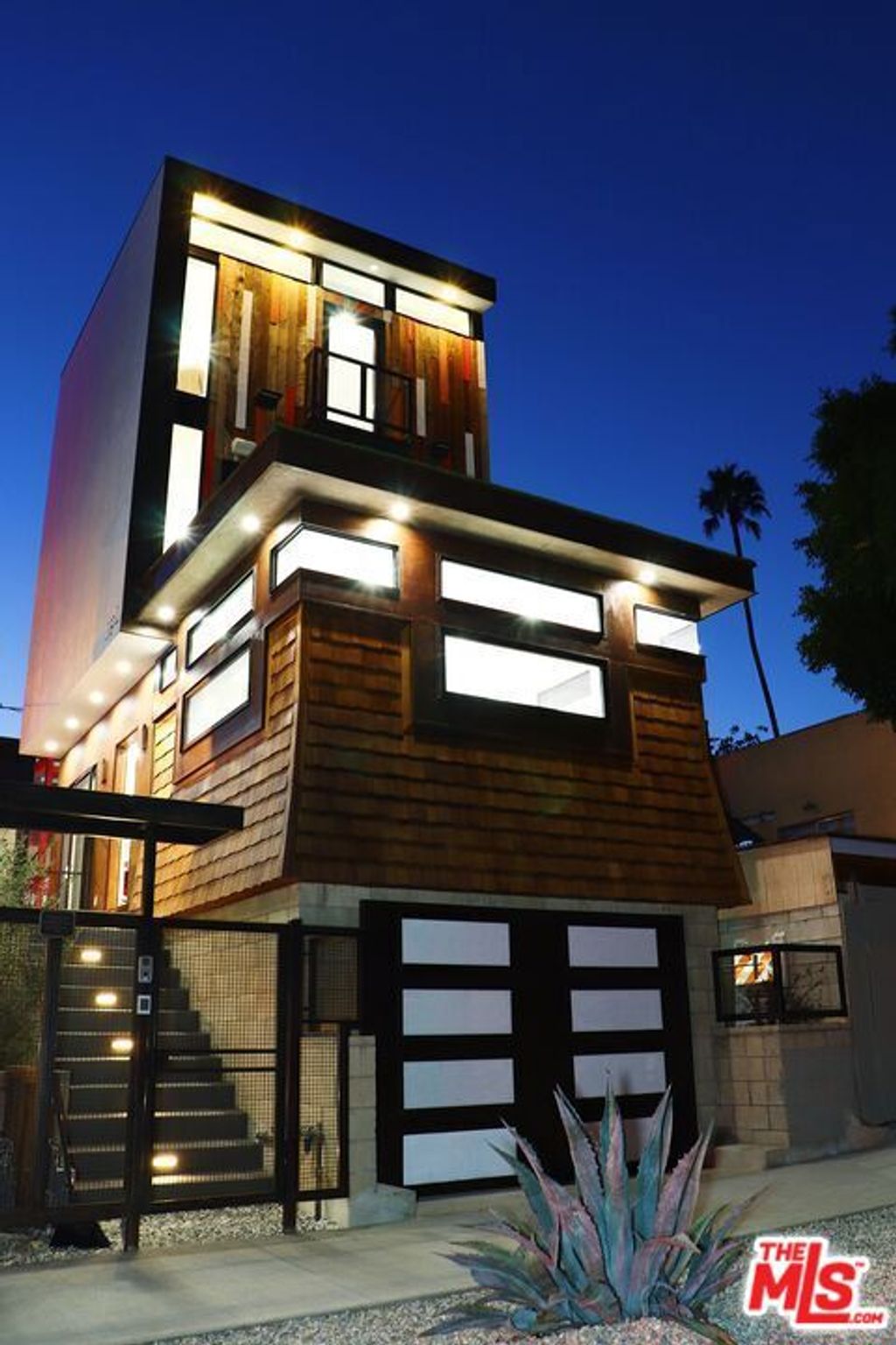 Photo of Los Angeles, CA 90038 (MLS # 26641539)