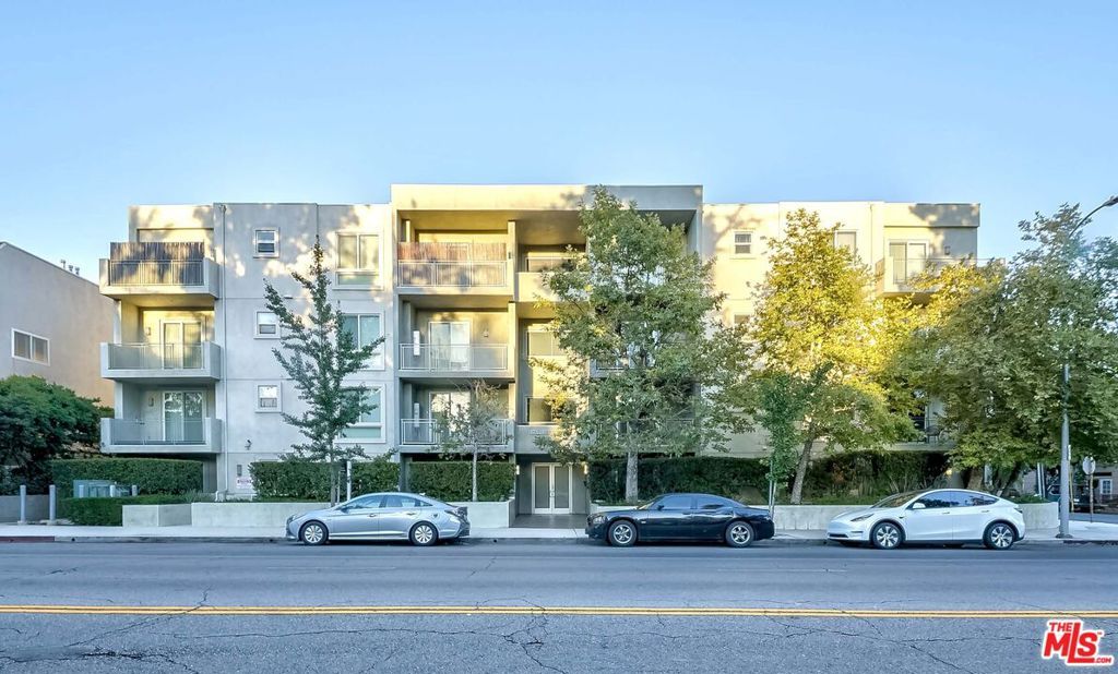 Photo of 4644 Coldwater Canyon Avenue #403, Studio City, CA 91604 (MLS # 25577735)
