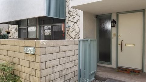 Photo of 4279 W Sarah Street, Burbank, CA 91505 (MLS # SR26078873)