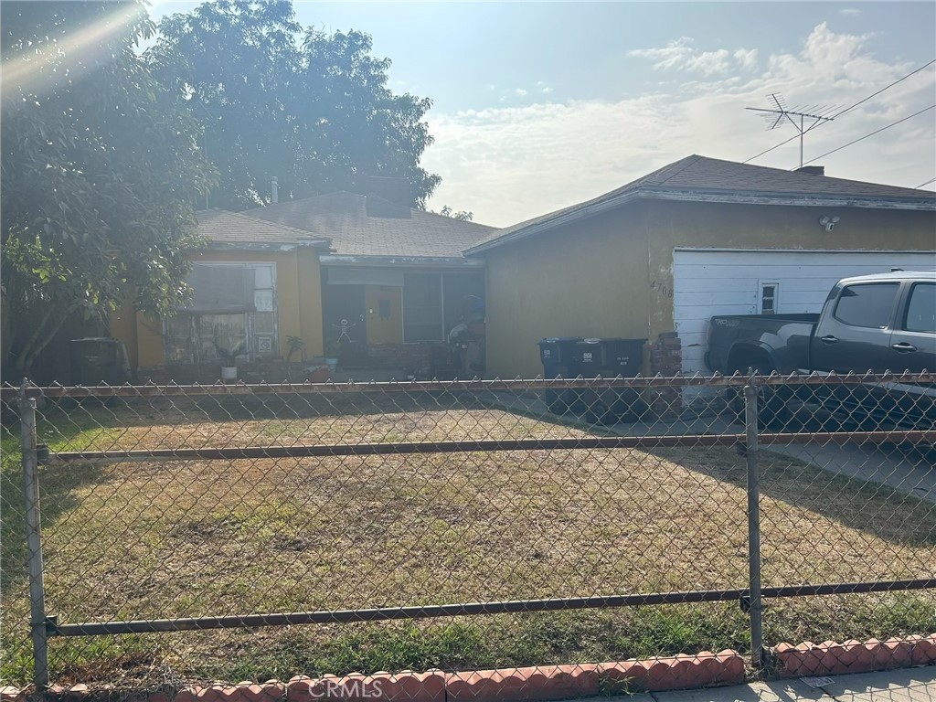 Family Home in great location! Needs TLC