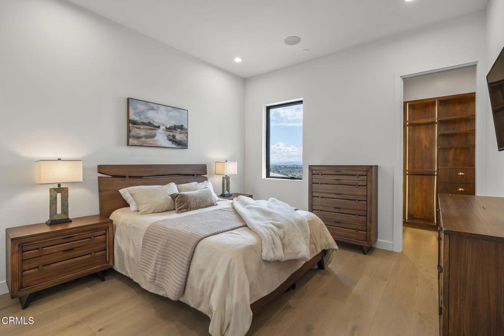 Ventura, California, 93003, United States, 4 Bedrooms Bedrooms, ,5 BathroomsBathrooms,Residential,Active,2041758