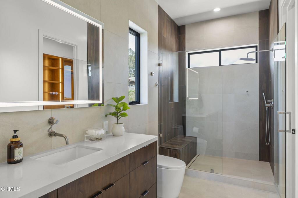 Ventura, California, 93003, United States, 4 Bedrooms Bedrooms, ,5 BathroomsBathrooms,Residential,Active,2041758