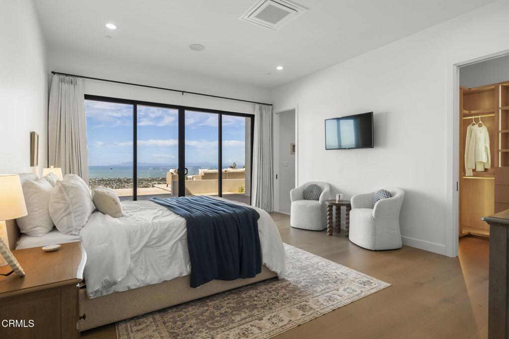 Ventura, California, 93003, United States, 4 Bedrooms Bedrooms, ,5 BathroomsBathrooms,Residential,Active,2041758