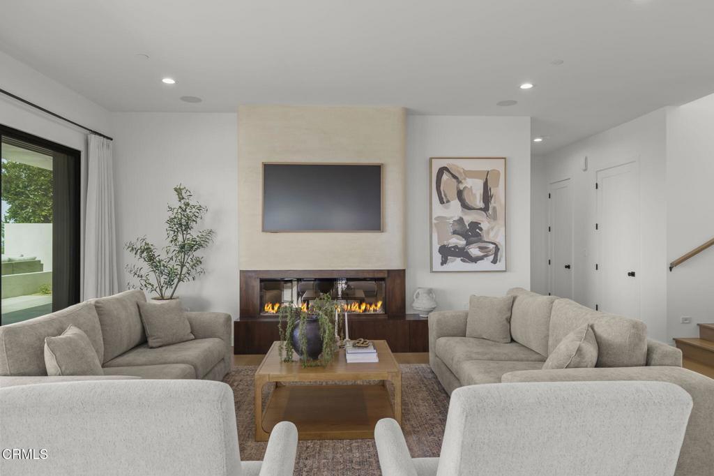 Ventura, California, 93003, United States, 4 Bedrooms Bedrooms, ,5 BathroomsBathrooms,Residential,Active,2041758