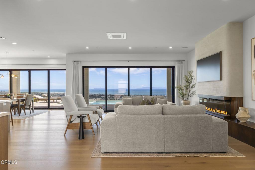 Ventura, California, 93003, United States, 4 Bedrooms Bedrooms, ,5 BathroomsBathrooms,Residential,Active,2041758