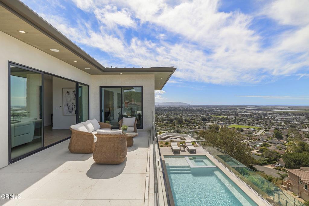 Ventura, California, 93003, United States, 4 Bedrooms Bedrooms, ,5 BathroomsBathrooms,Residential,Active,2041758