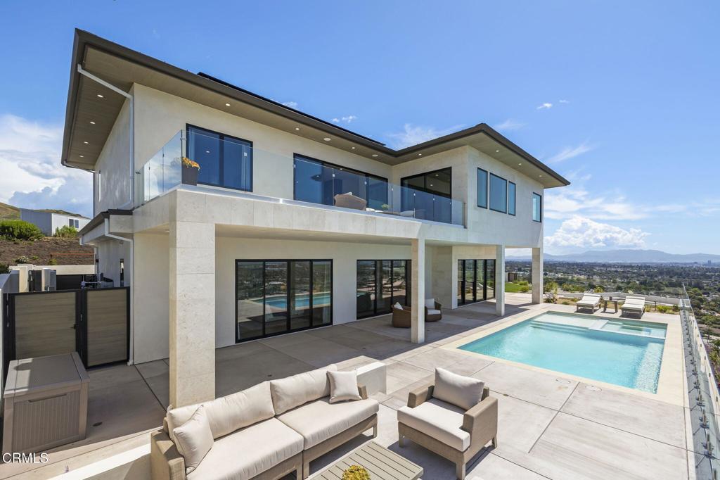 Ventura, California, 93003, United States, 4 Bedrooms Bedrooms, ,5 BathroomsBathrooms,Residential,Active,2041758