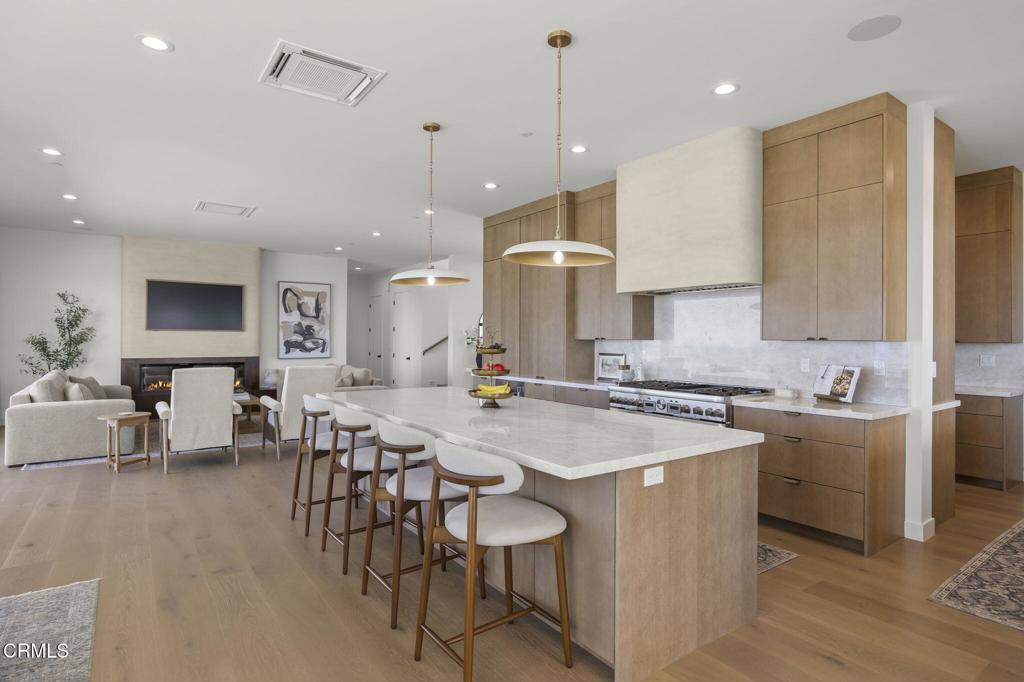 Ventura, California, 93003, United States, 4 Bedrooms Bedrooms, ,5 BathroomsBathrooms,Residential,Active,2041758