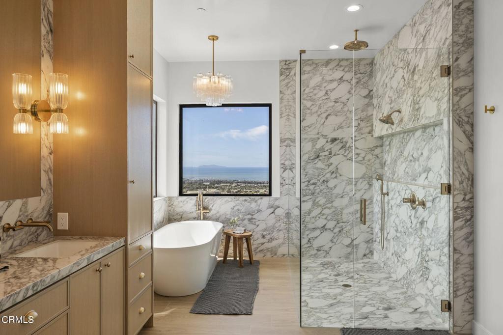 Ventura, California, 93003, United States, 4 Bedrooms Bedrooms, ,5 BathroomsBathrooms,Residential,Active,2041758